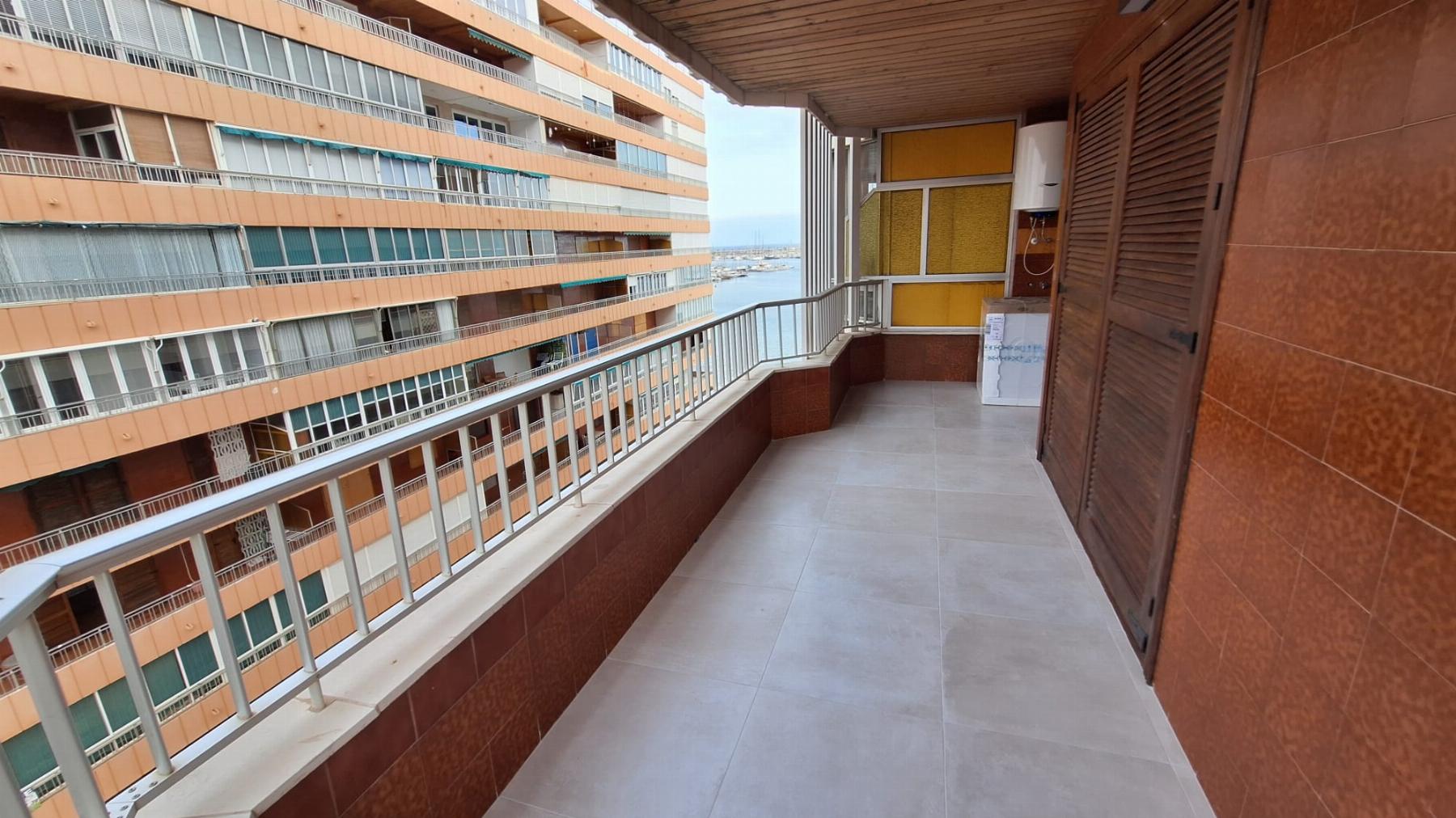 Resale - 3 Bedroom 2 Bathroom Apartamento in Torrevieja - Playa del Acequión - Alicante Resale - 3 Bedroom 2 Bathroom Apartamento in Torrevieja - Playa del Acequión - Alicante