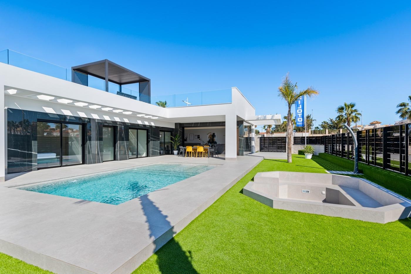 3 Bedroom 2 Bathroom villa in Algorfa
