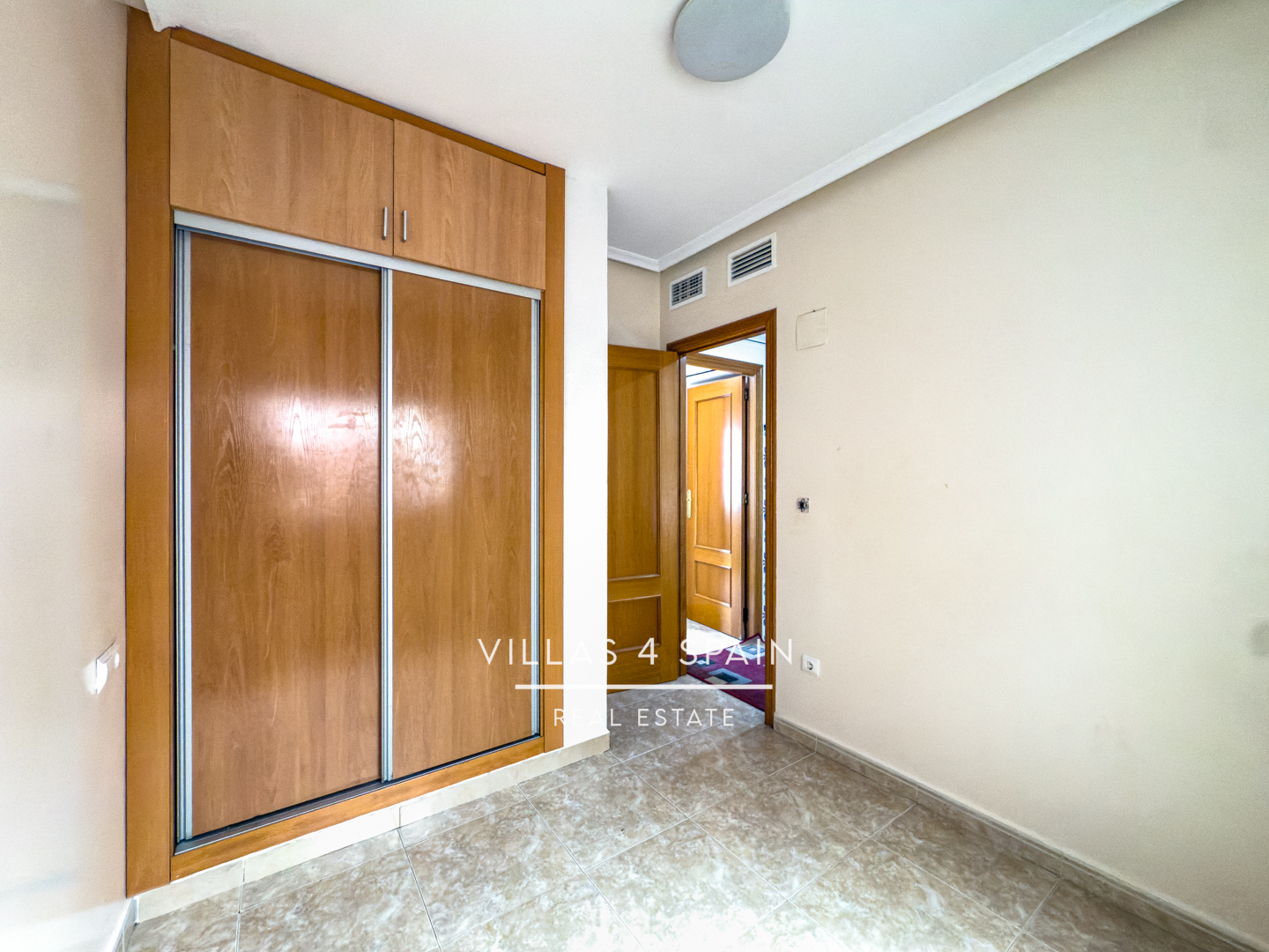 Resale - 3 bed 2 bath townhouse with large garage in Cox, Orihuela - calle el gestor - Alicante Resale - 3 bed 2 bath townhouse with large garage in Cox, Orihuela - calle el gestor - Alicante