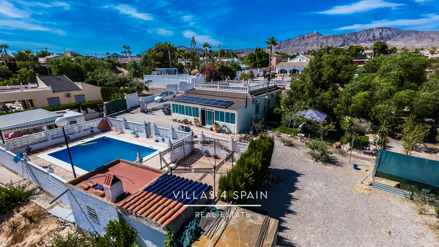 Resale - 3 Bedroom Villa with Private Pool in Albatera - Crevillente - Cam. la Roca - Alicante Resale - 3 Bedroom Villa with Private Pool in Albatera - Crevillente - Cam. la Roca - Alicante