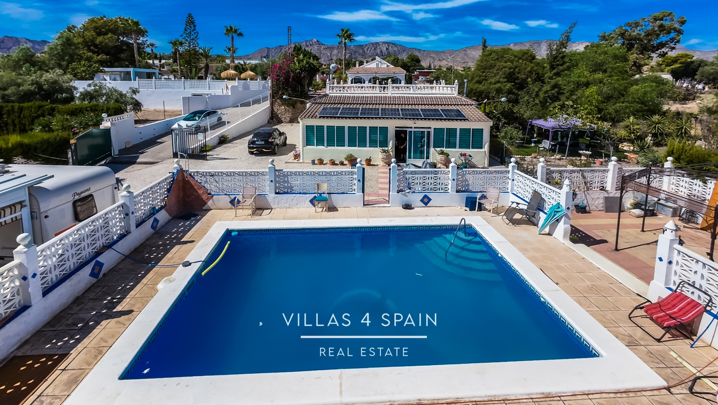 3 Bedroom Villa with Private Pool in Albatera - Crevillente 